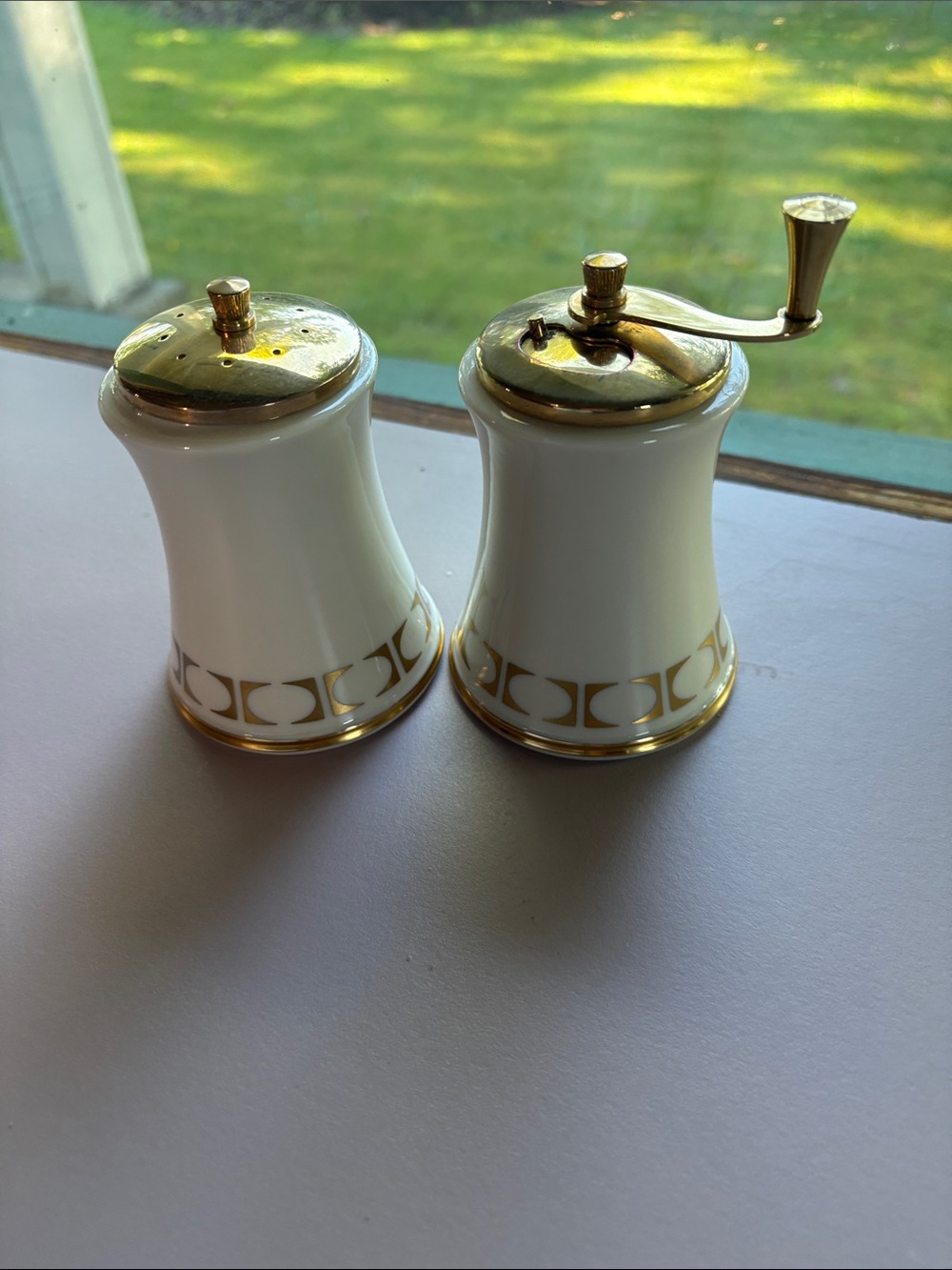 Lenox  Tempo White and Gold Porcelain Salt Shaker and Pepper Grinder Set